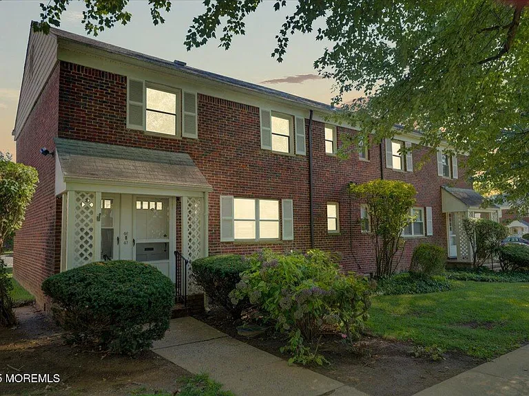 46 Manor Dr #401 — Photo 1