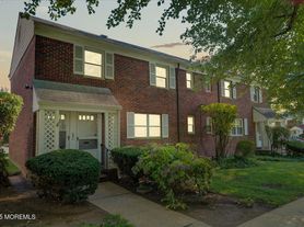 46 Manor Dr, Red Bank, NJ