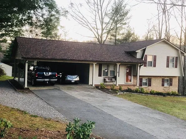 747 Sedgefield Dr, Martinsville, VA 24112
