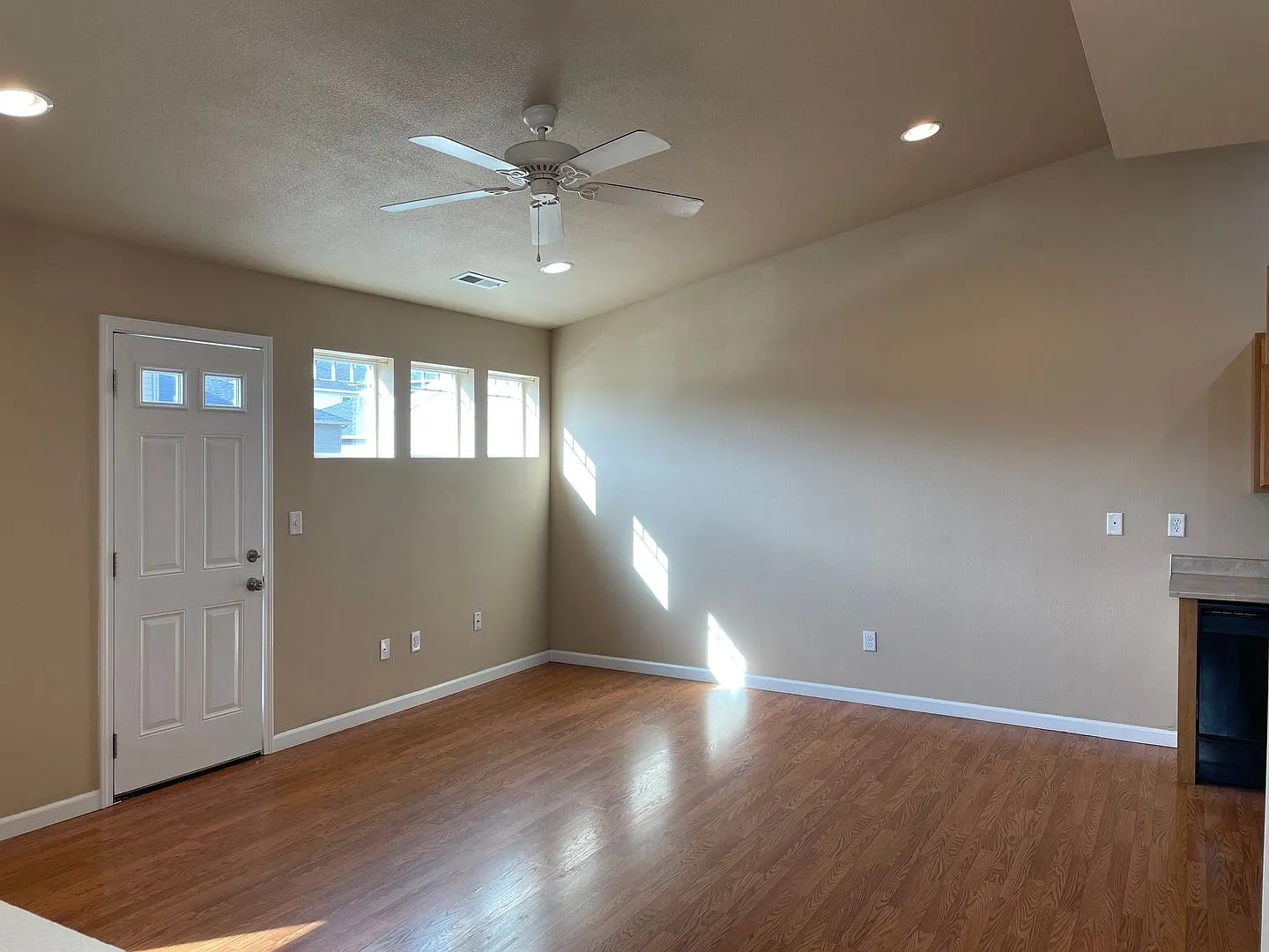 Charming 2 Bedroom 2 Bath Townhome — Photo 2