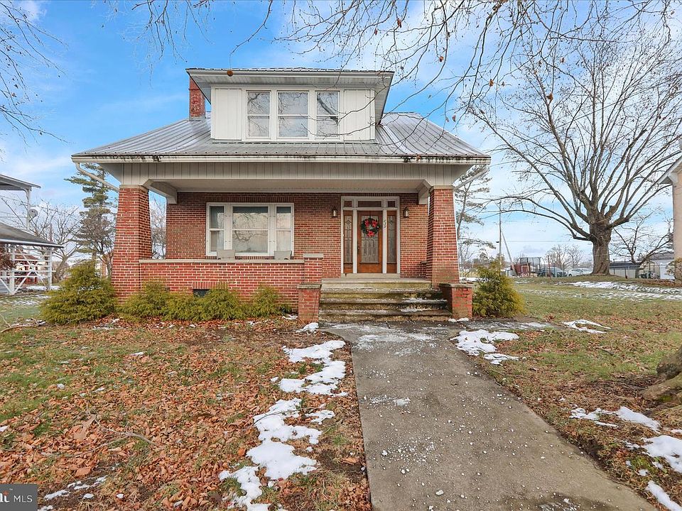 1st image of 839 Main St