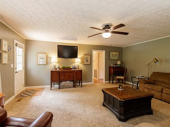 4th image of 3052 Academy Dr
