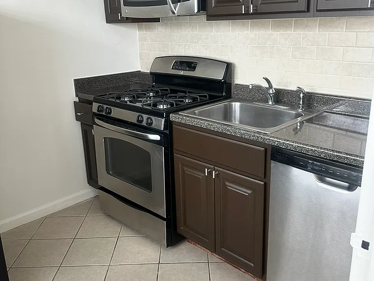 2155 Hudson St #8 — Photo 2