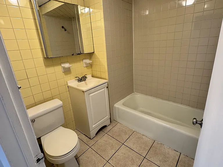 12 Marion St #1A — Photo 4