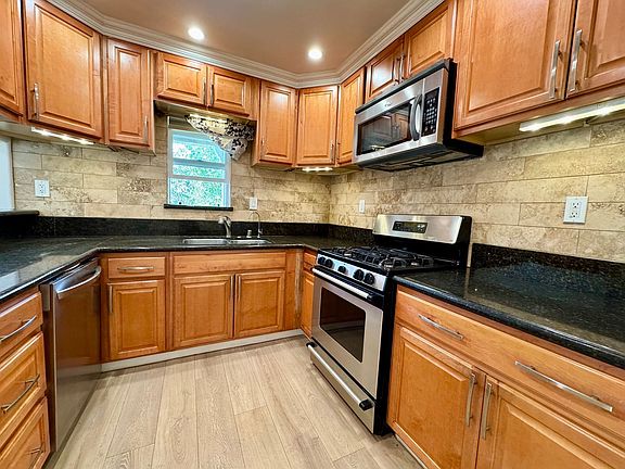 4th image of 514 Hill Dr