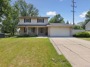 1337 Heathercrest Dr, Flint, MI 48532