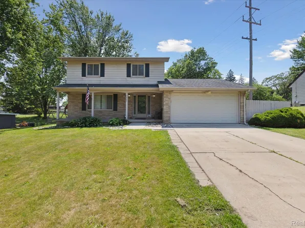 1337 Heathercrest Dr, Flint, MI 48532