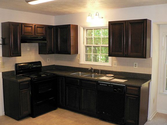 Kitchen w/1 year cabinets