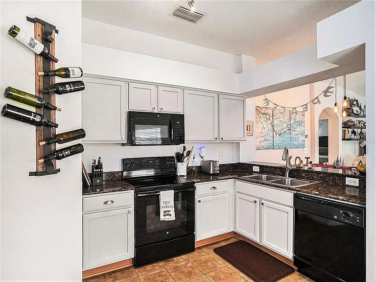 7833 Carriage Pointe Dr — Photo 11