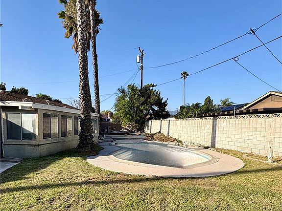 4th image of 5871 Geremander Ave