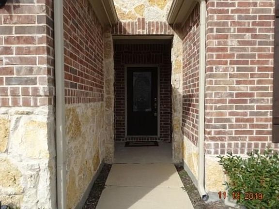 2nd image of 2301 Olivia Ln