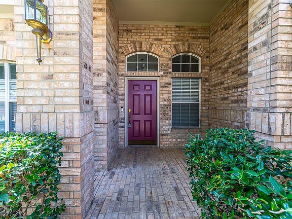 3rd image of 1602 Cedar Elm Dr