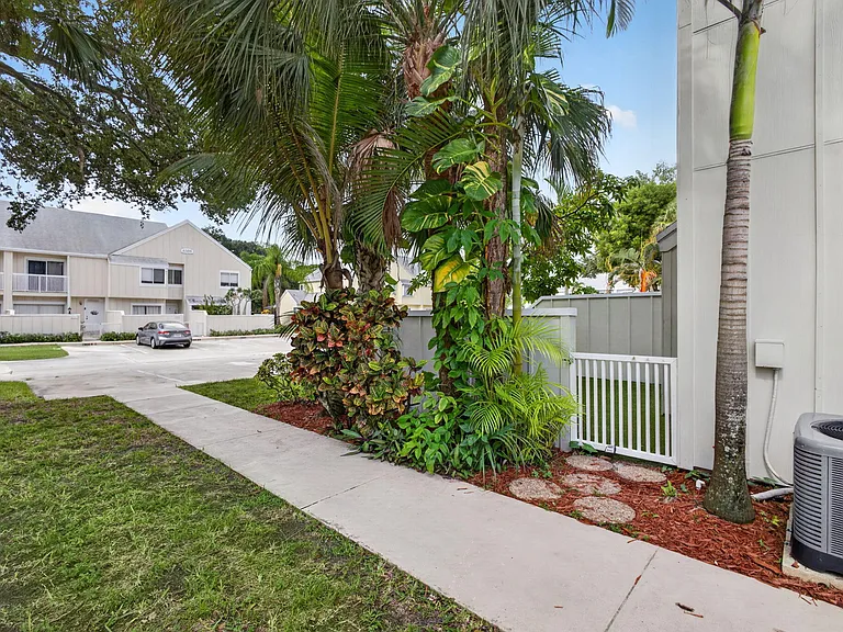 6391 Riverwalk Ln #7 — Photo 16