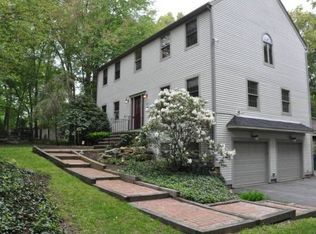 677 Division Rd, East Greenwich, RI 02818