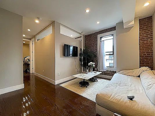 4th image of 150 E 2nd St #3B