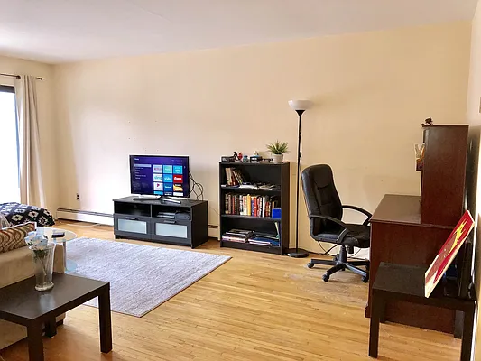 Rented by Tabak Real Estate | media 23