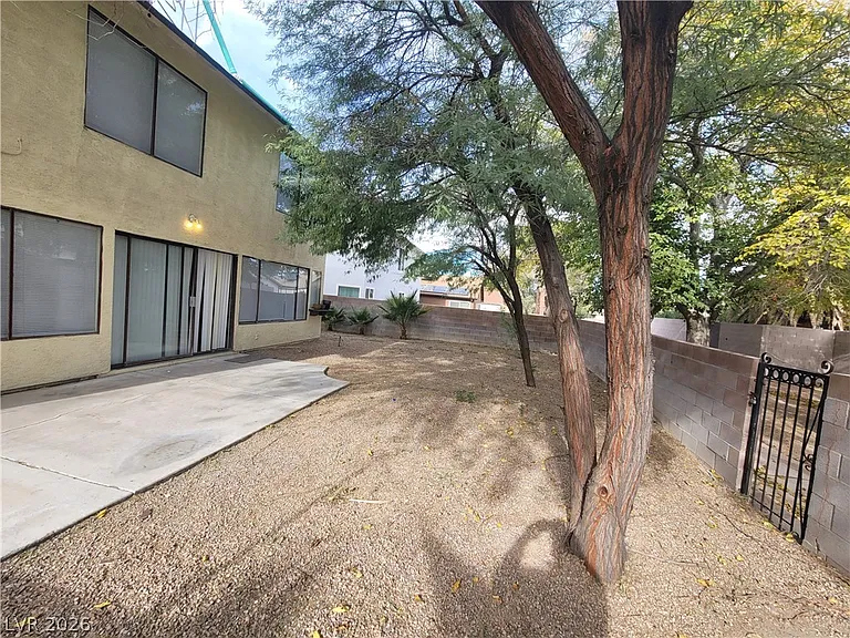 4760 Woodridge Rd — Photo 11