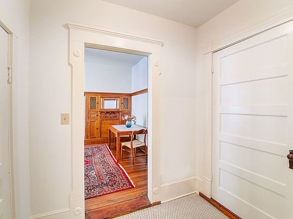 4th image of 1001 W 22nd St #A