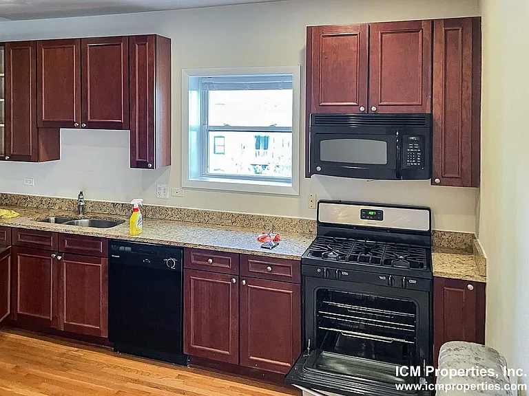 3815 N Pine Grove Ave #1 — Photo 2