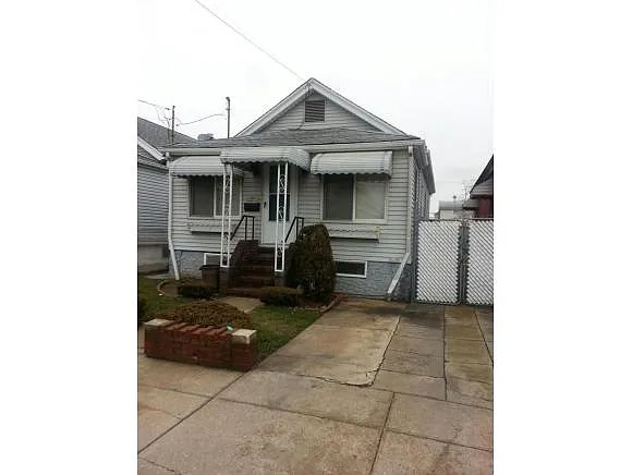 1421 Remsen Ave photo 1