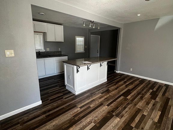 4th image of 194 N Airport Way #194