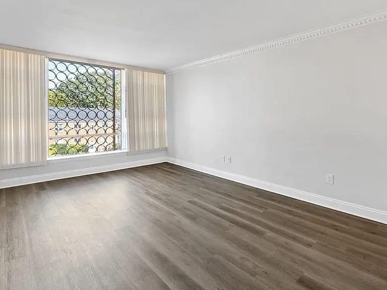 20 Hammond Pond Pkwy #305 — Photo 8