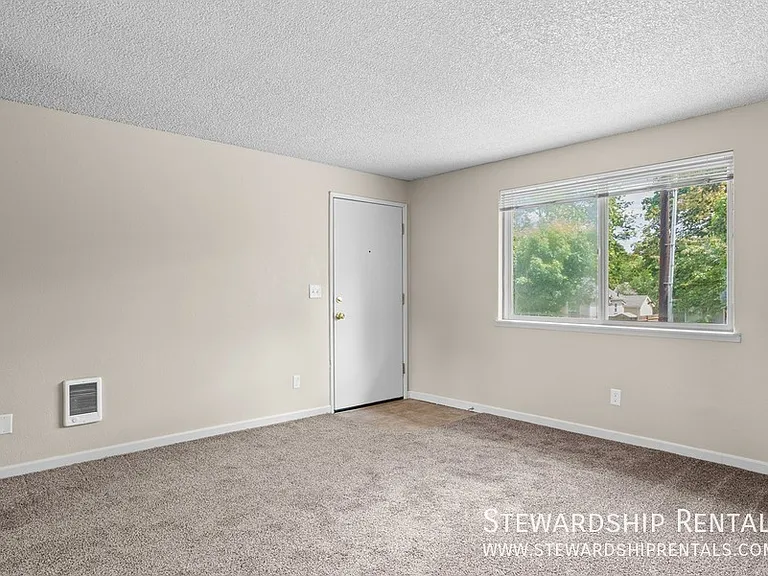 1359 Liberty St NE — Photo 8