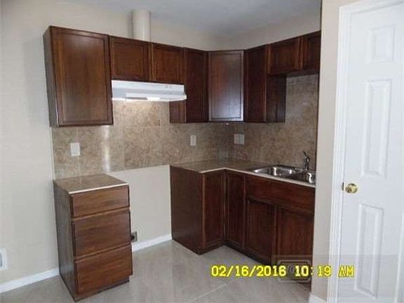 3rd image of 1926 Vista Verde Cir W