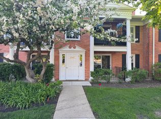 520 Shorely Dr APT 103, Barrington, IL 60010