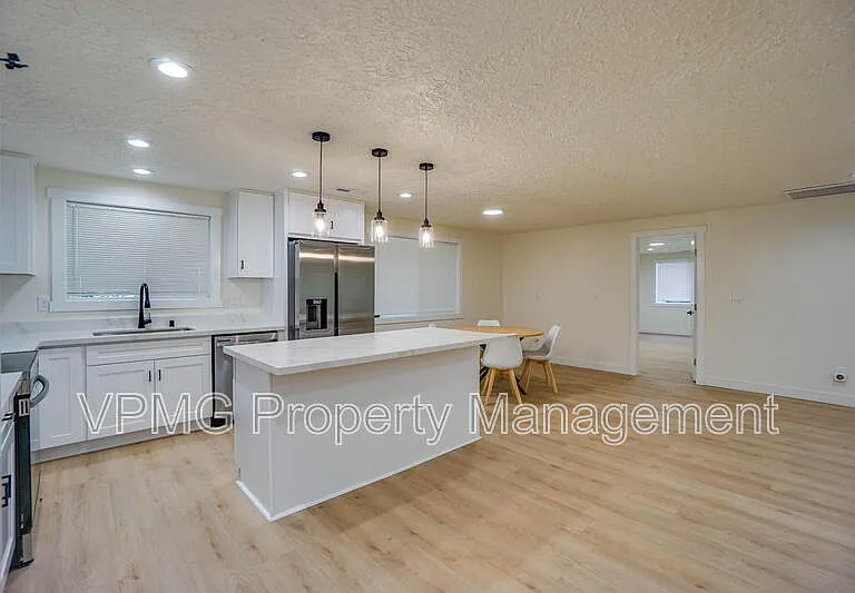 19419 NE 11th St — Photo 12