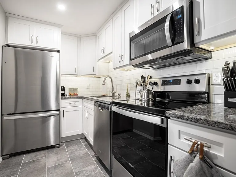 297 Main St #5 — Photo 6