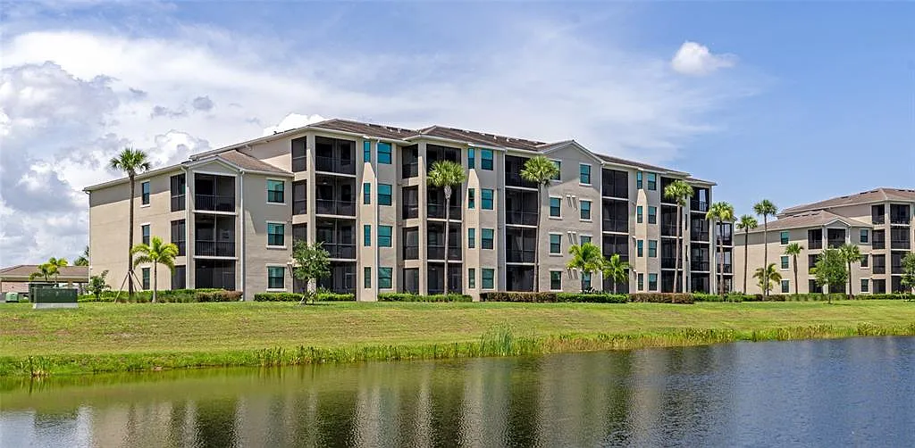 3 bed, 2.0 bath, 1286 sqft, $2,800 — Photo 1