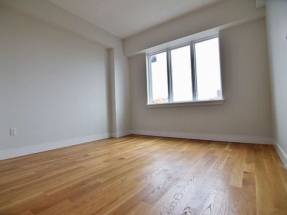 5th image of 2727 Henry Hudson Pkwy APT 208