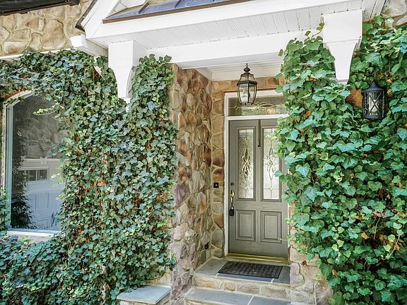 5th image of 65 Hidden Cove Ct