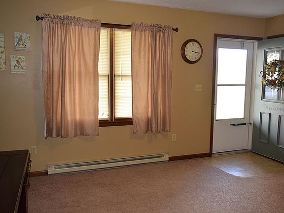 5th image of 302 E 2nd St