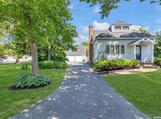 307 Gerritsen Ave, Bayport, NY