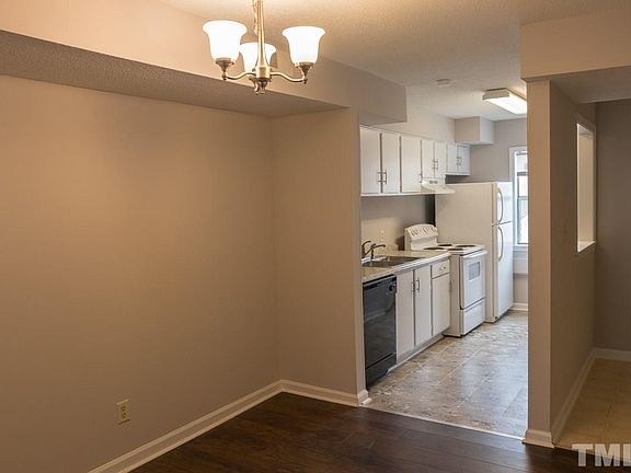 4th image of 133 Kingsbury Dr #133