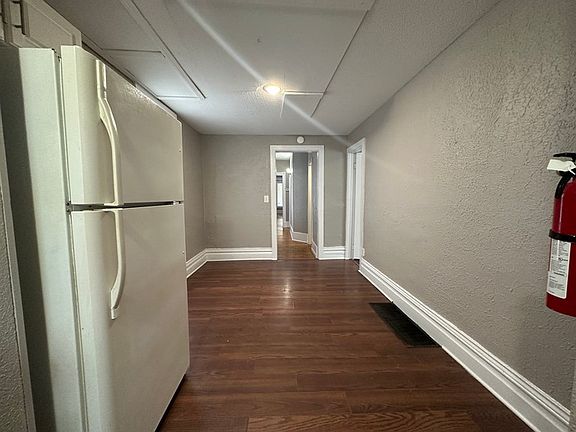 2nd image of 923 S Park St