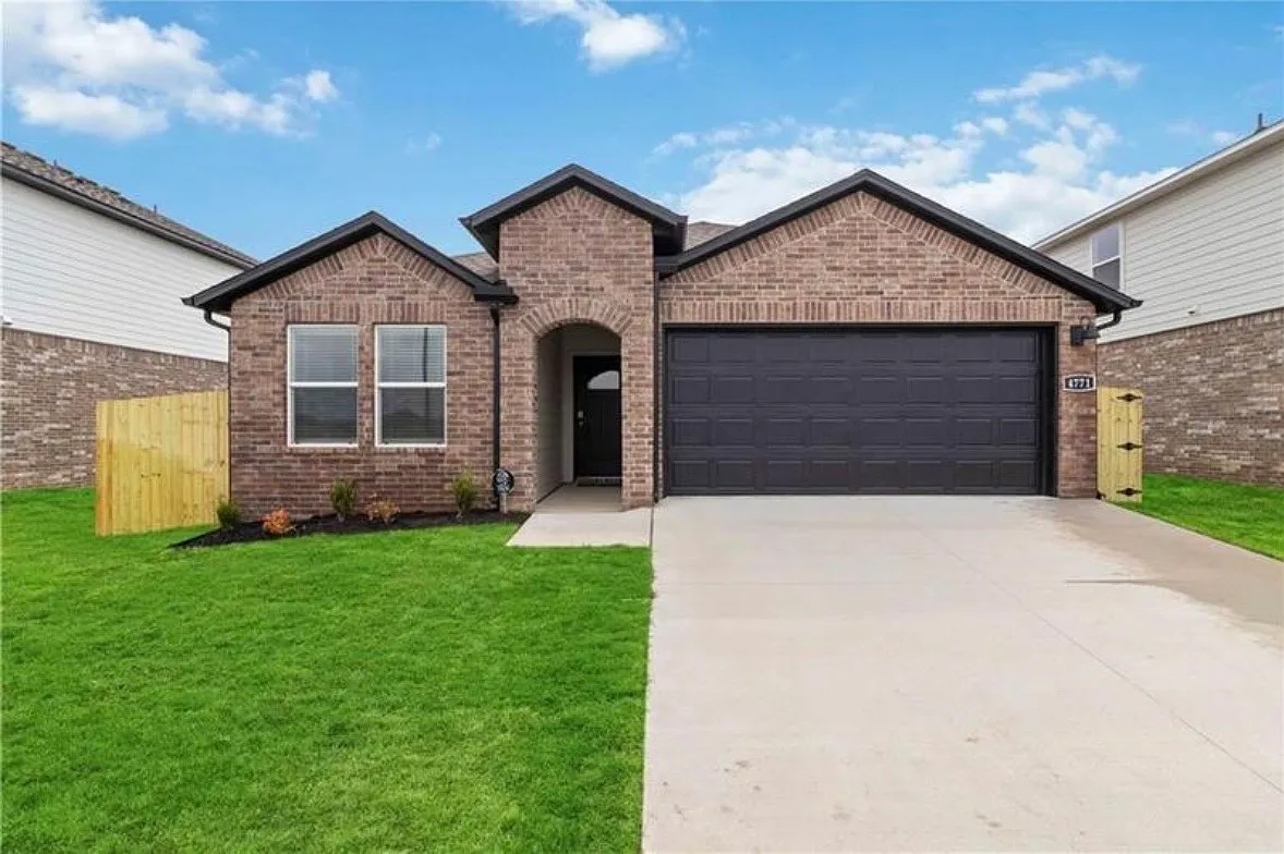 4 bed, 1891 sqft, $2,400 — Photo 1