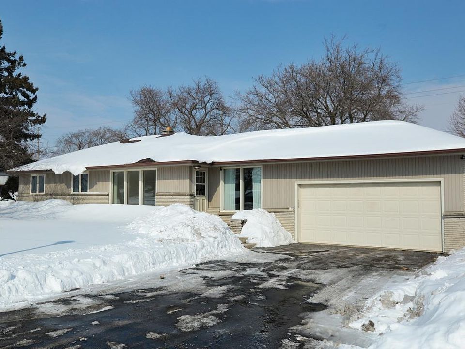 1st image of 140 E Manitoba Ave