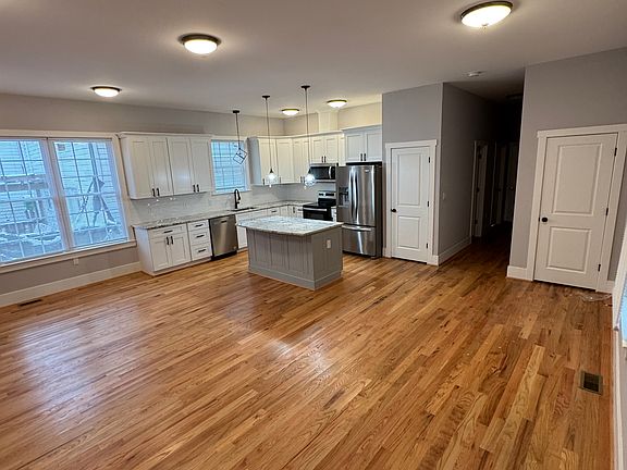 5th image of 907 W Clay St #1
