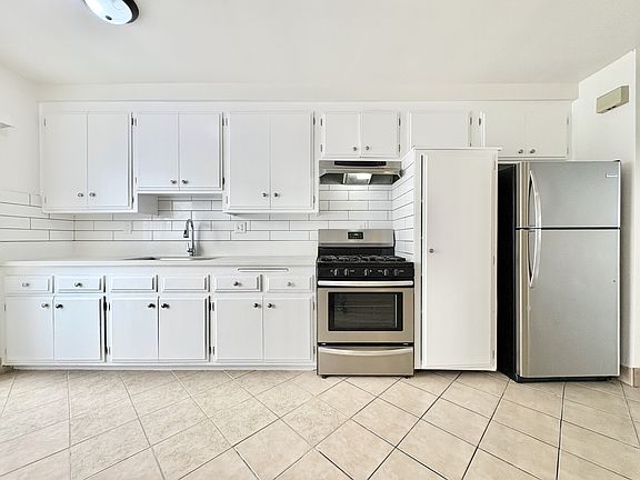 4th image of 647 Olive Ave APT 3