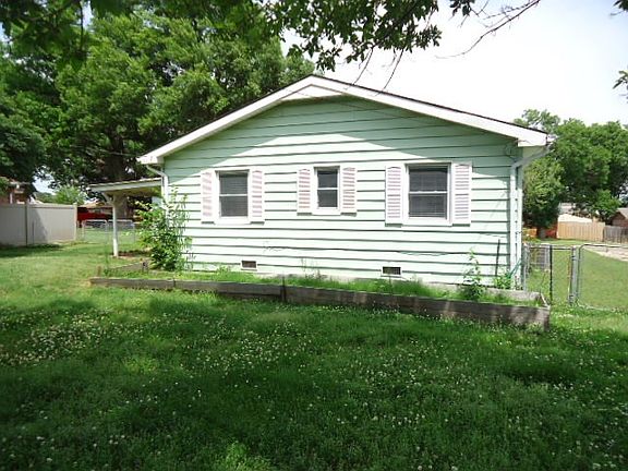4th image of 2226 Garden St