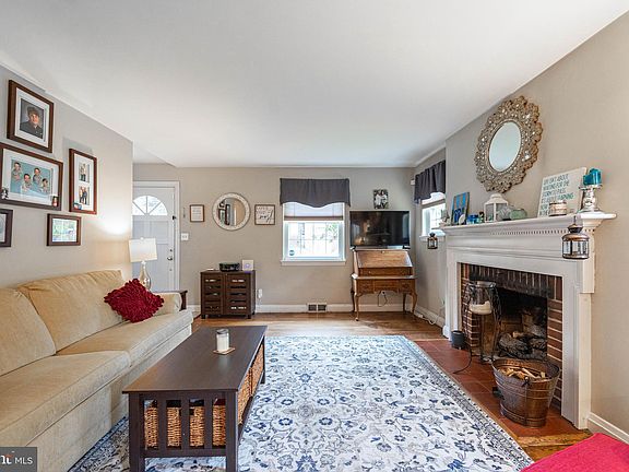 3rd image of 6610 Lochinvar Dr
