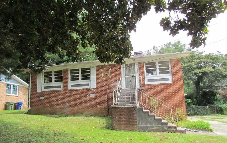 Sought After Baker Hills - Opportunity Knocking! L