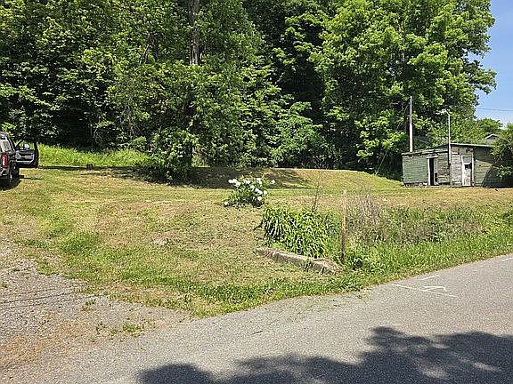 4th image of 1087 Old State Rd