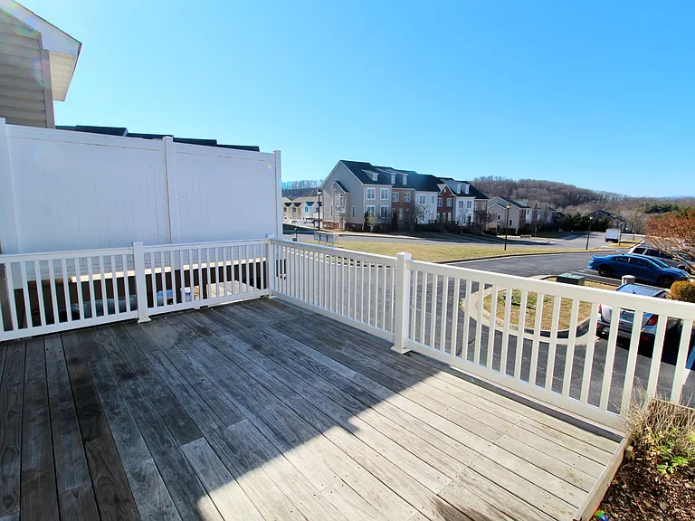 2189 Deyerle Ave — Photo 36