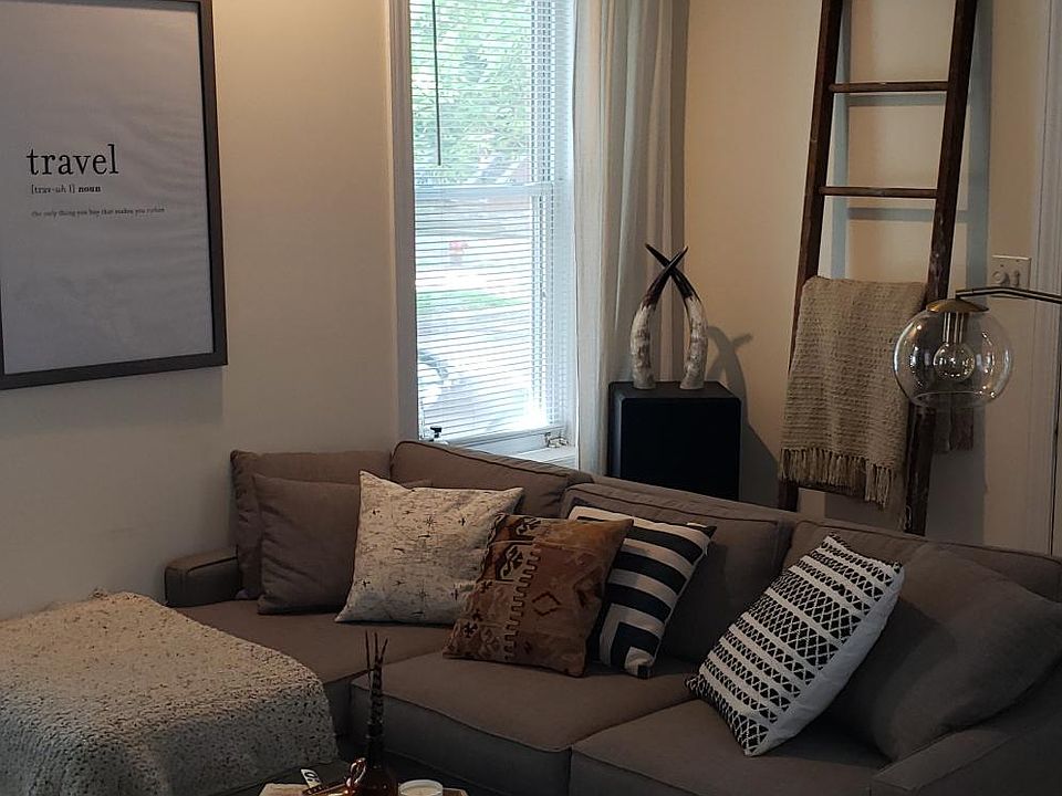 2nd image of 3501 N Hoyne Ave Floor 2