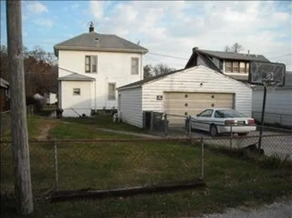 1933 E 4th St, Waterloo, IA 50703