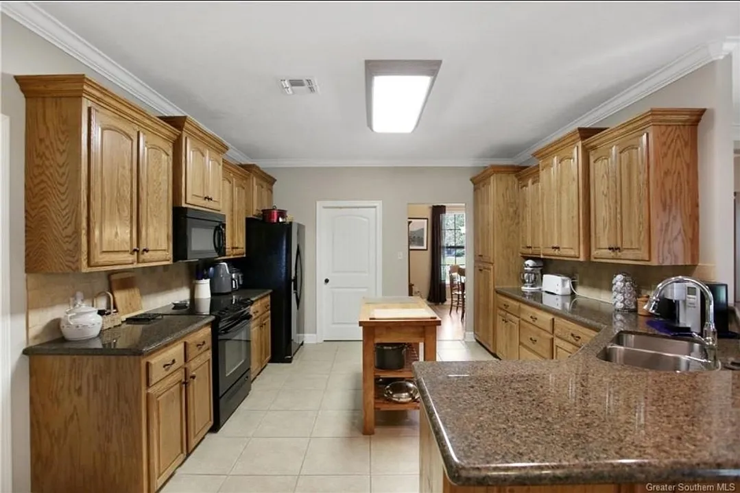 4 bed, 2.5 bath, 2382 sqft, $3,200 — Photo 3
